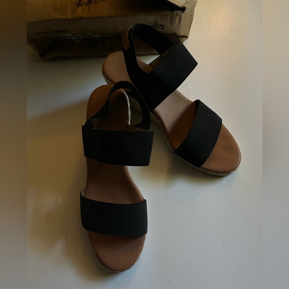 Tommy Bahama Black Wedge Sandals - Size 7 - Picture 2 of 9